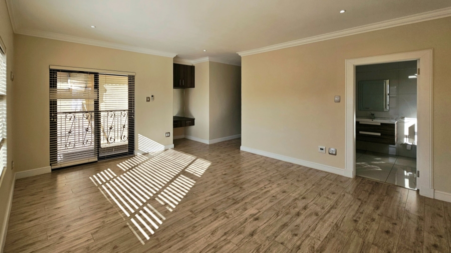 5 Bedroom Property for Sale in Kiepersol Free State